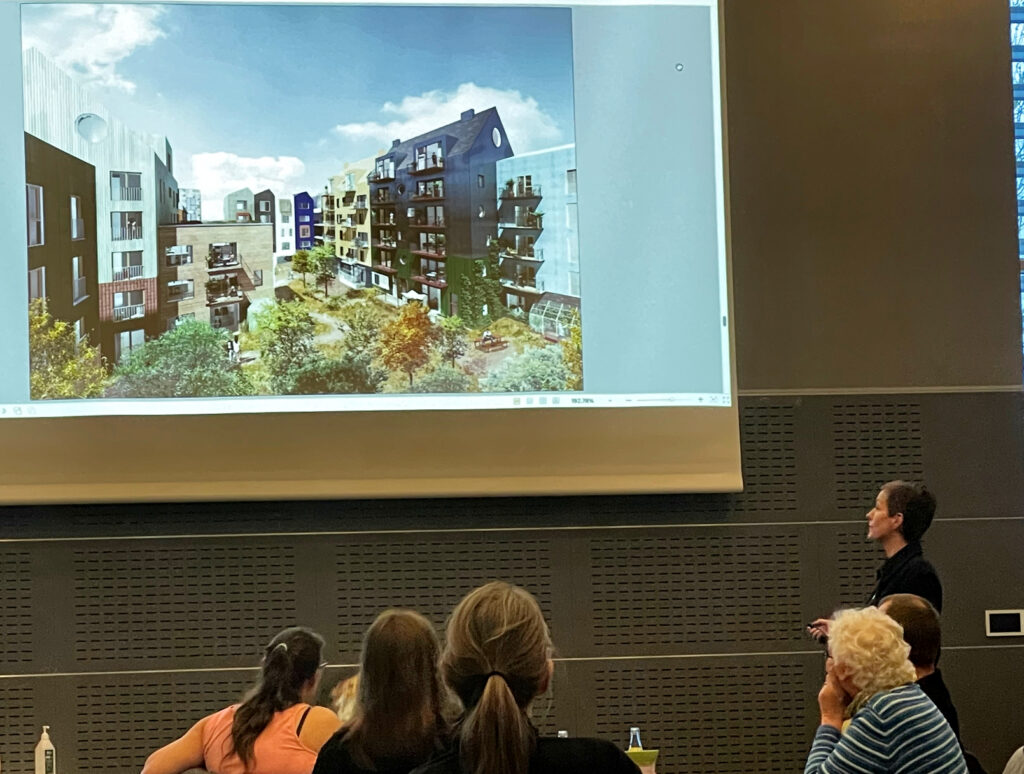 Dorthe Keis fra Arkitema Architects gav de fremmødte et indblik i det kommende boligområdes visuelle udtryk.